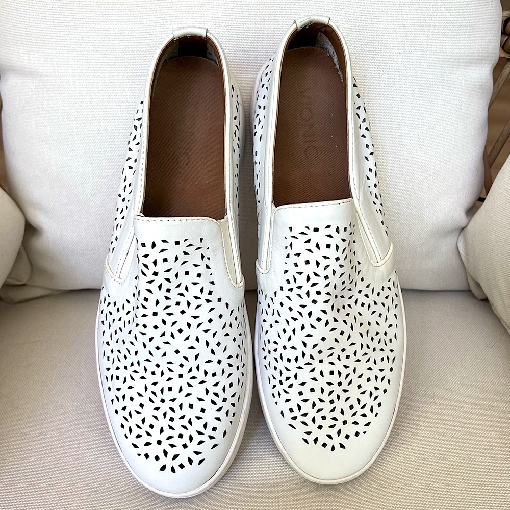 EUC White Leather Vionic Sneakers
